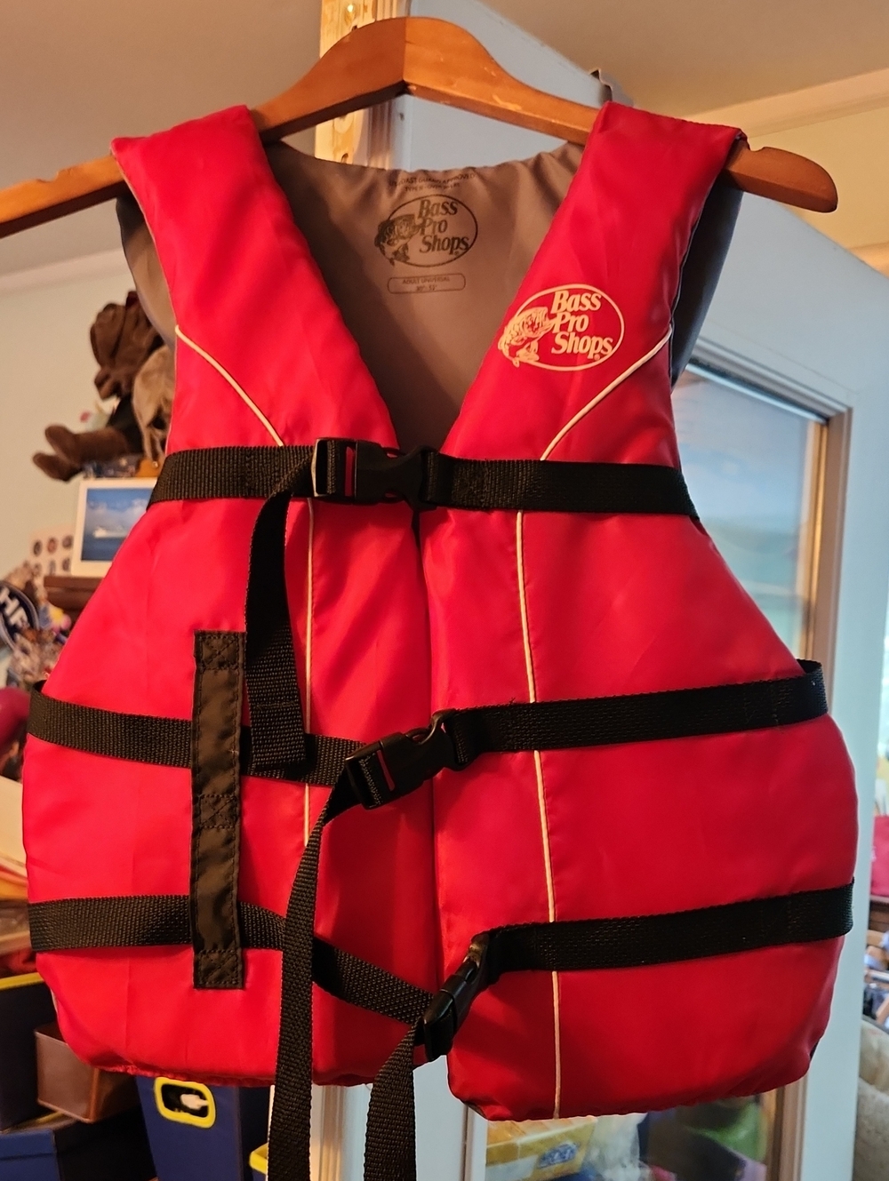 Bass Pro Adult Lifejacket 30-52"